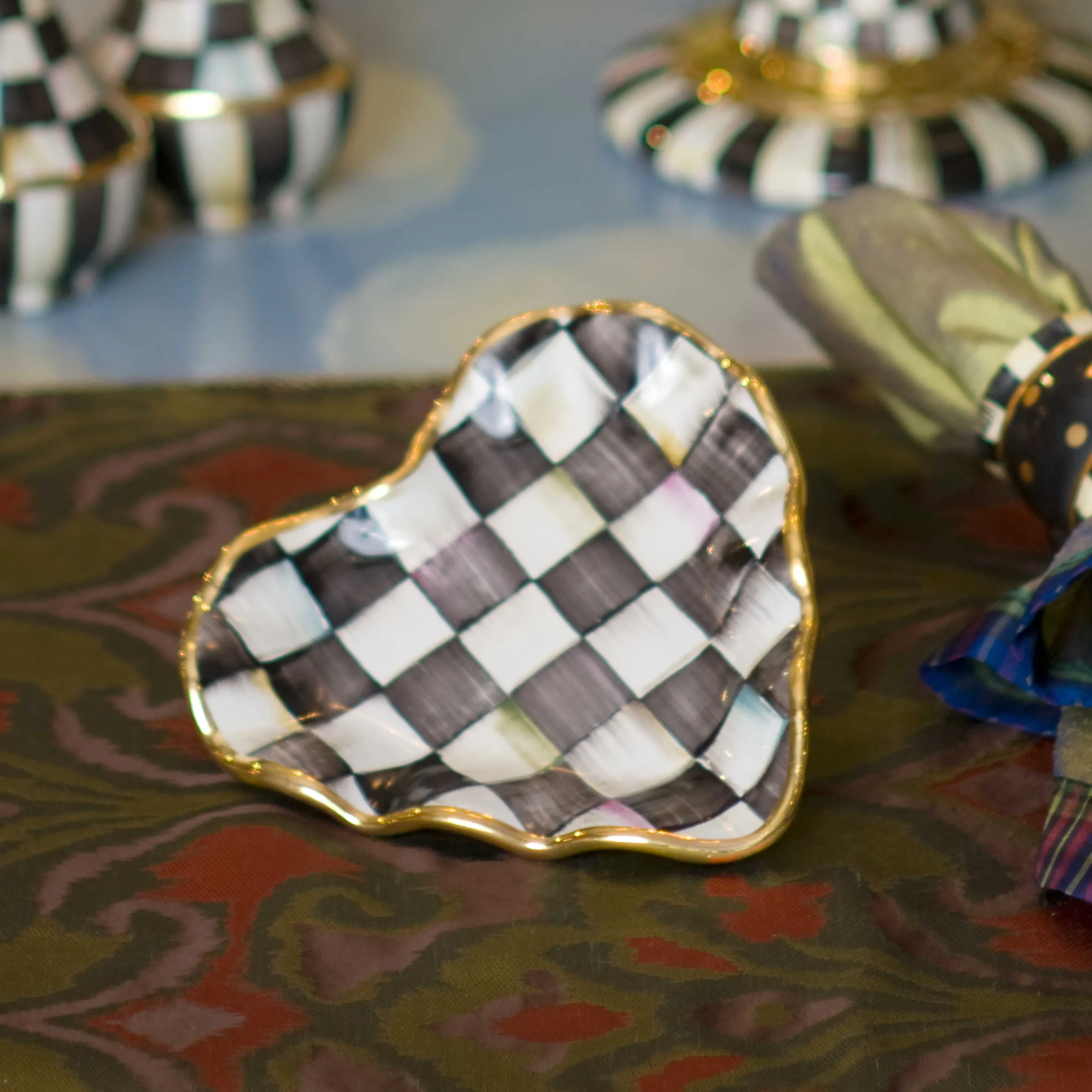 Courtly Check Fluted Heart Plate