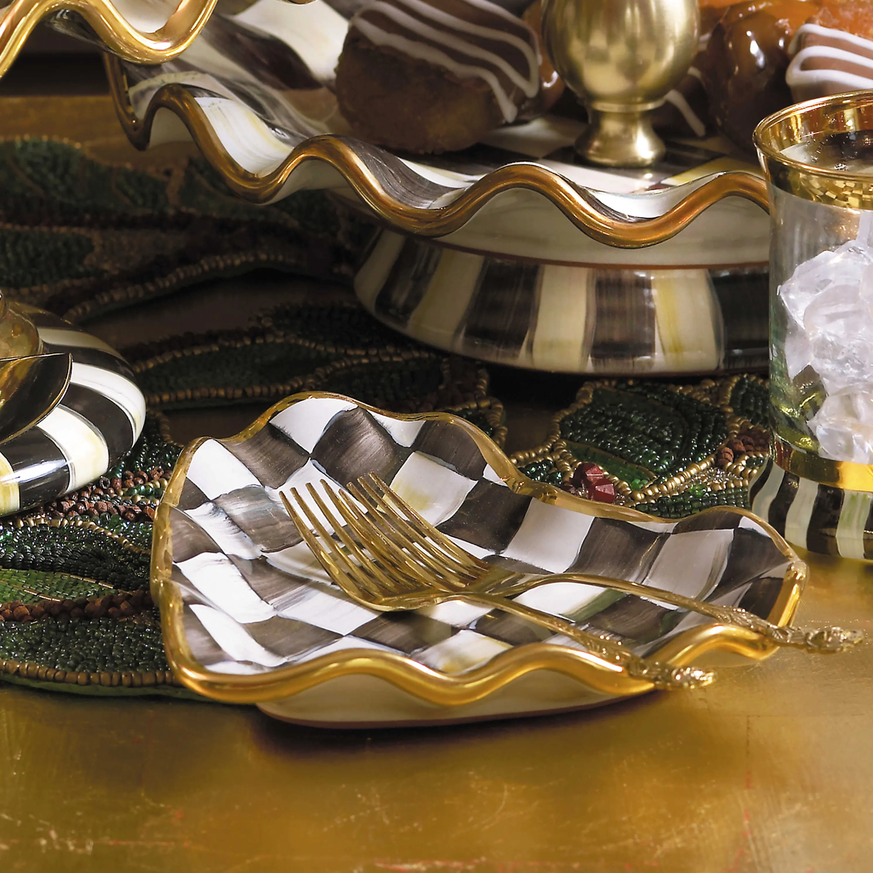 Courtly Check Fluted Heart Plate