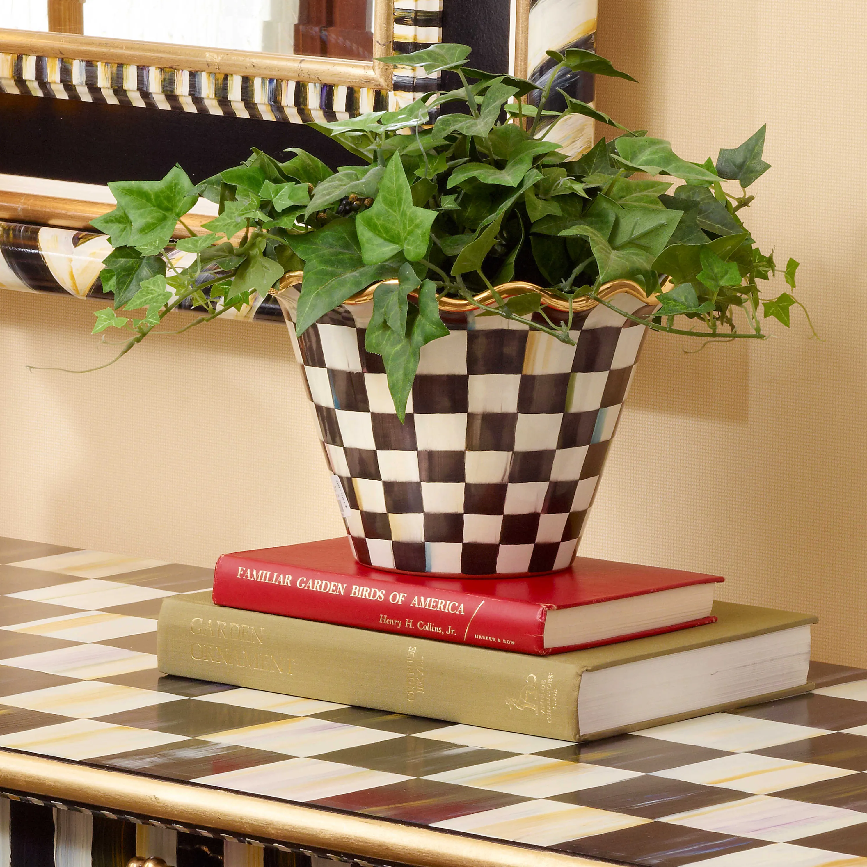 Courtly Check Garden Pot - 8"