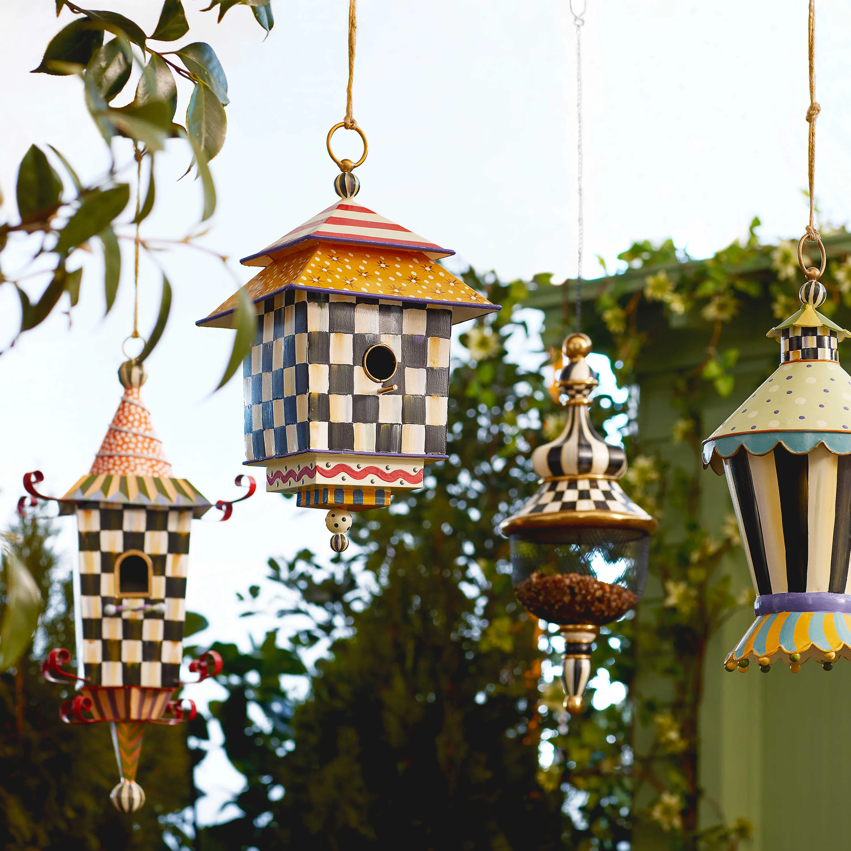 Courtly Check Pendant Bird Feeder