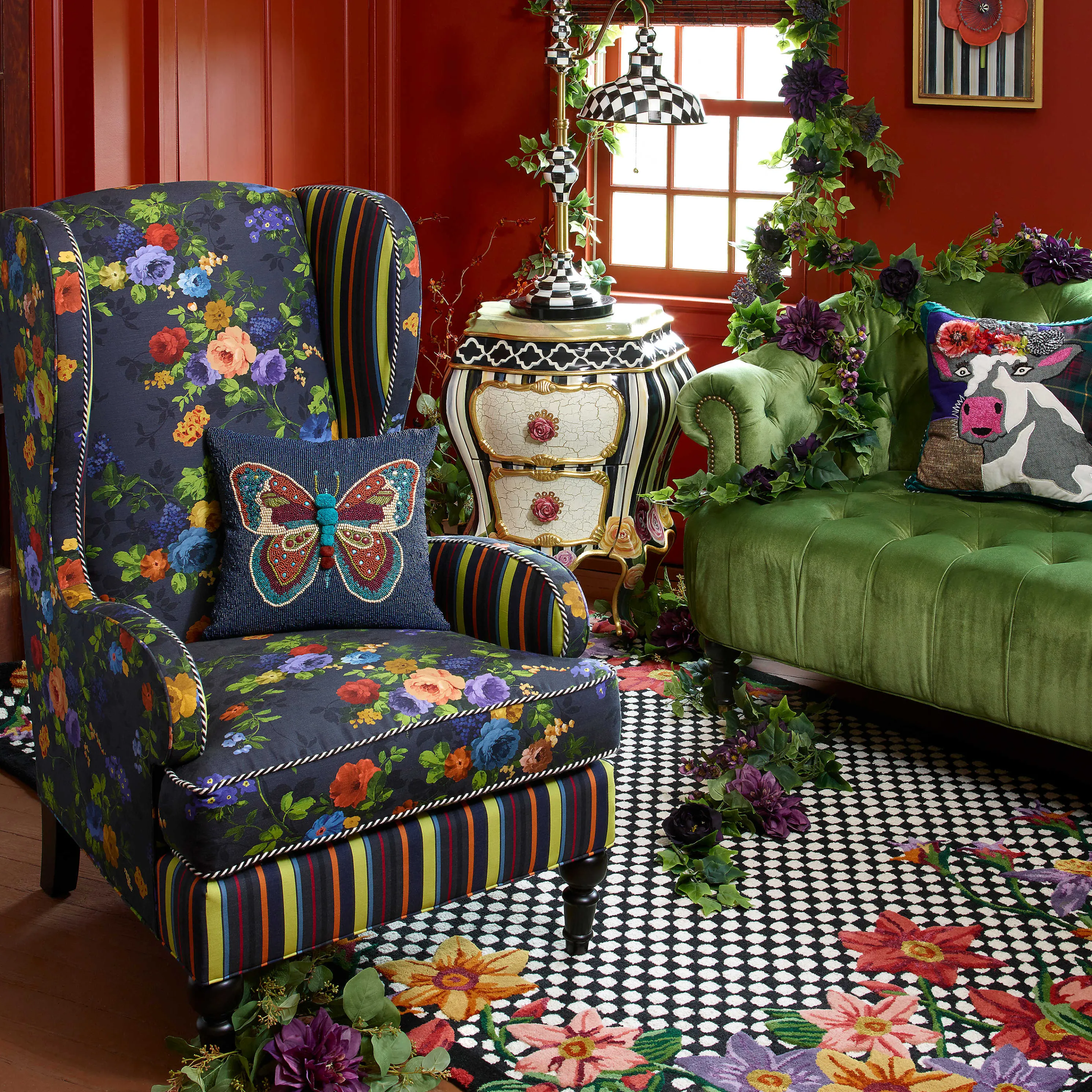 Courtly Farmhouse Writer'S Lamp