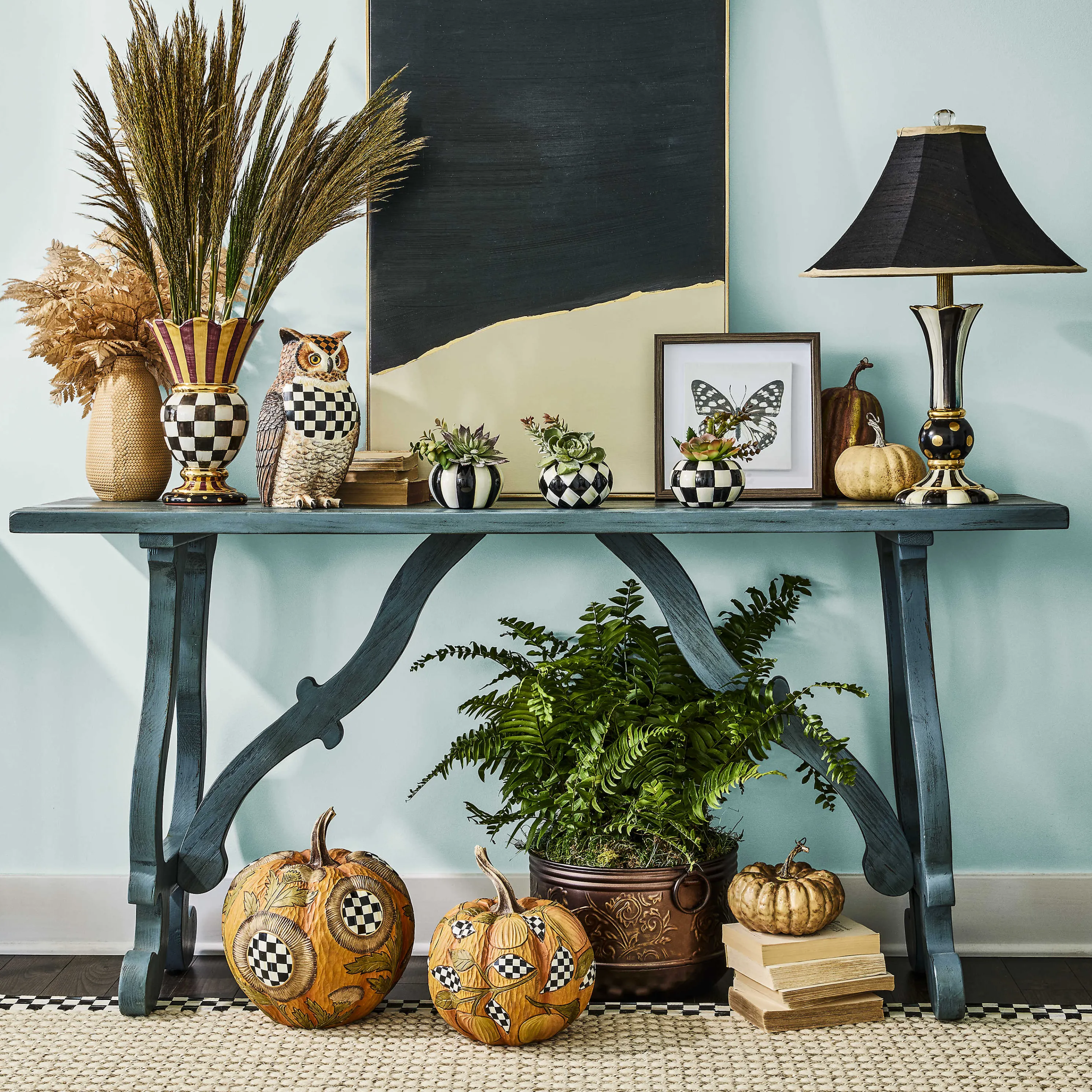 Courtly Stripe Vase Lamp