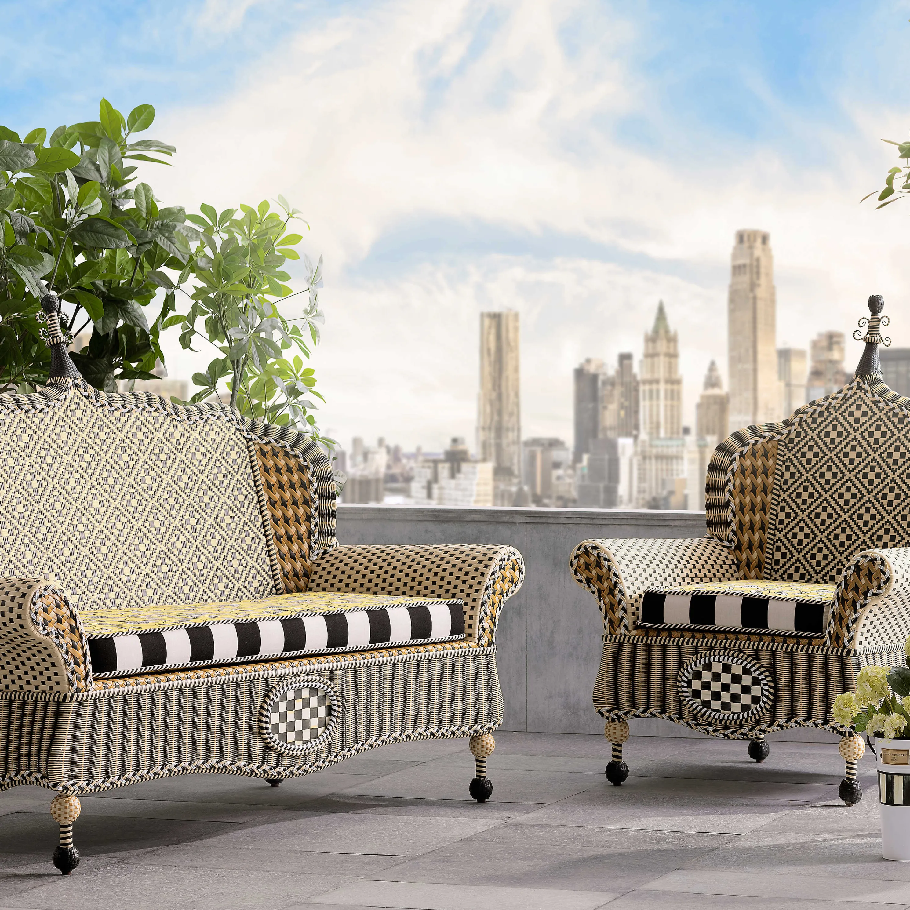 Courtyard Outdoor Loveseat - Queen Bee