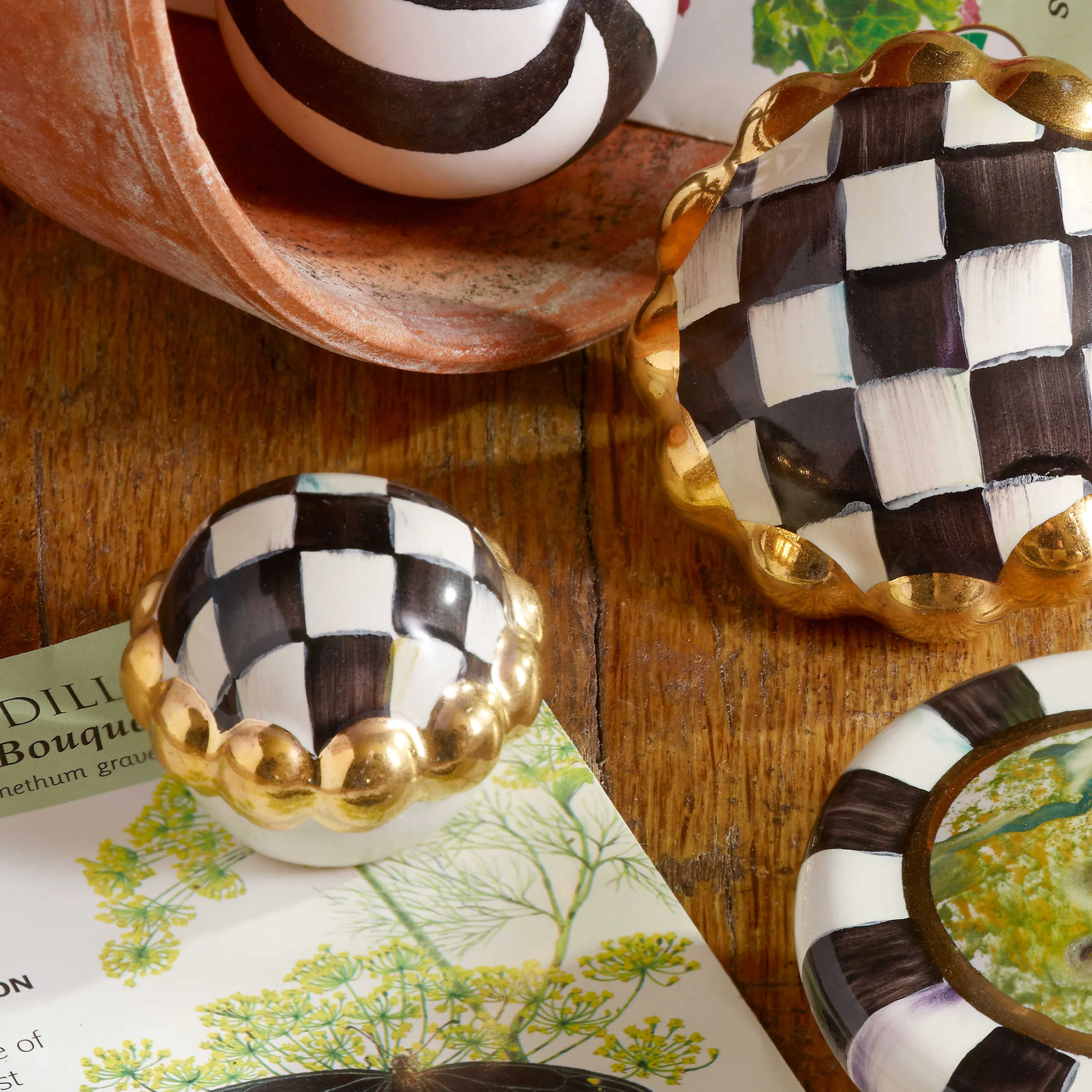 Petit Four Round Knob - Courtly Check
