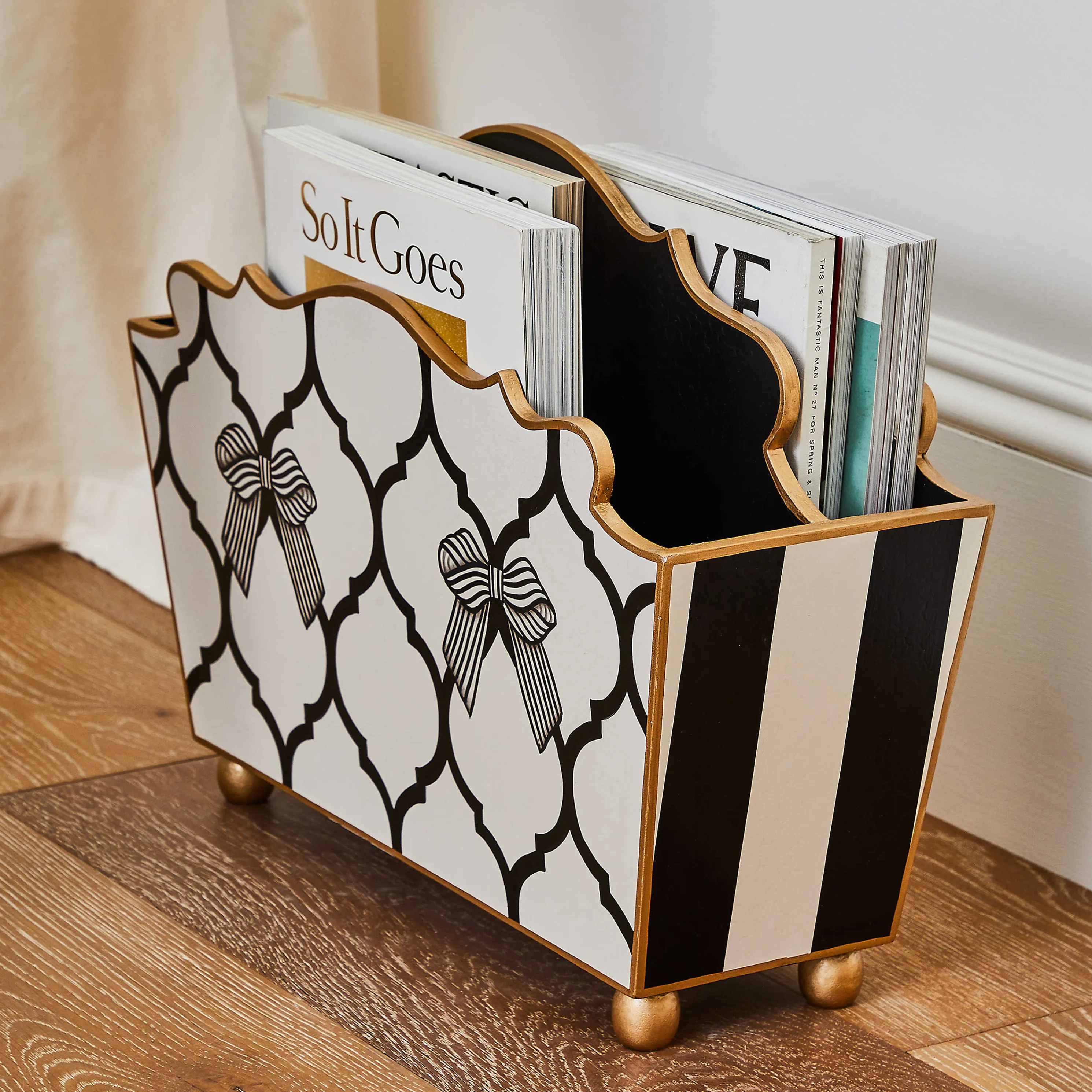 Pretty As A Bow Magazine Rack