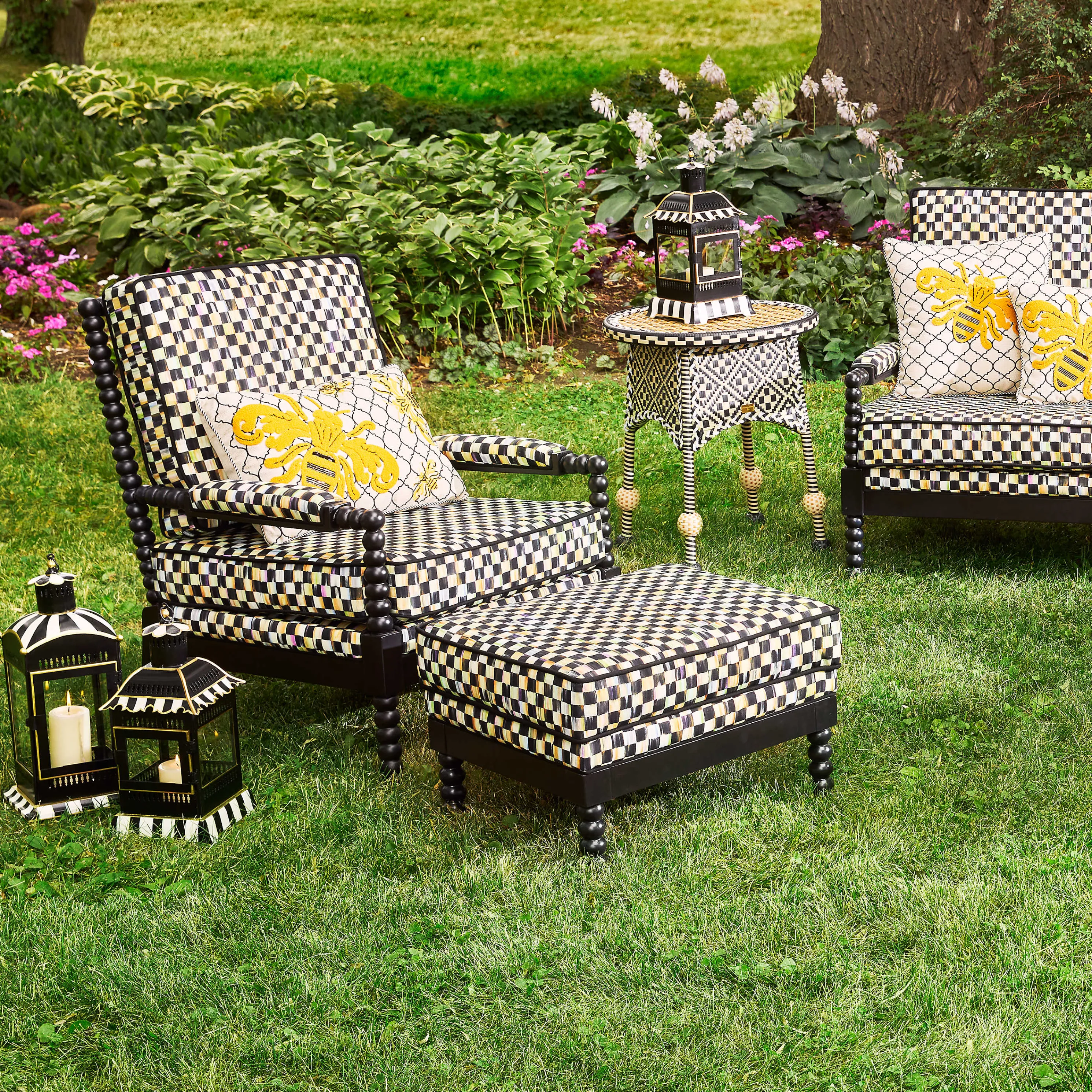 Queen Bee Outdoor Lumbar Pillow