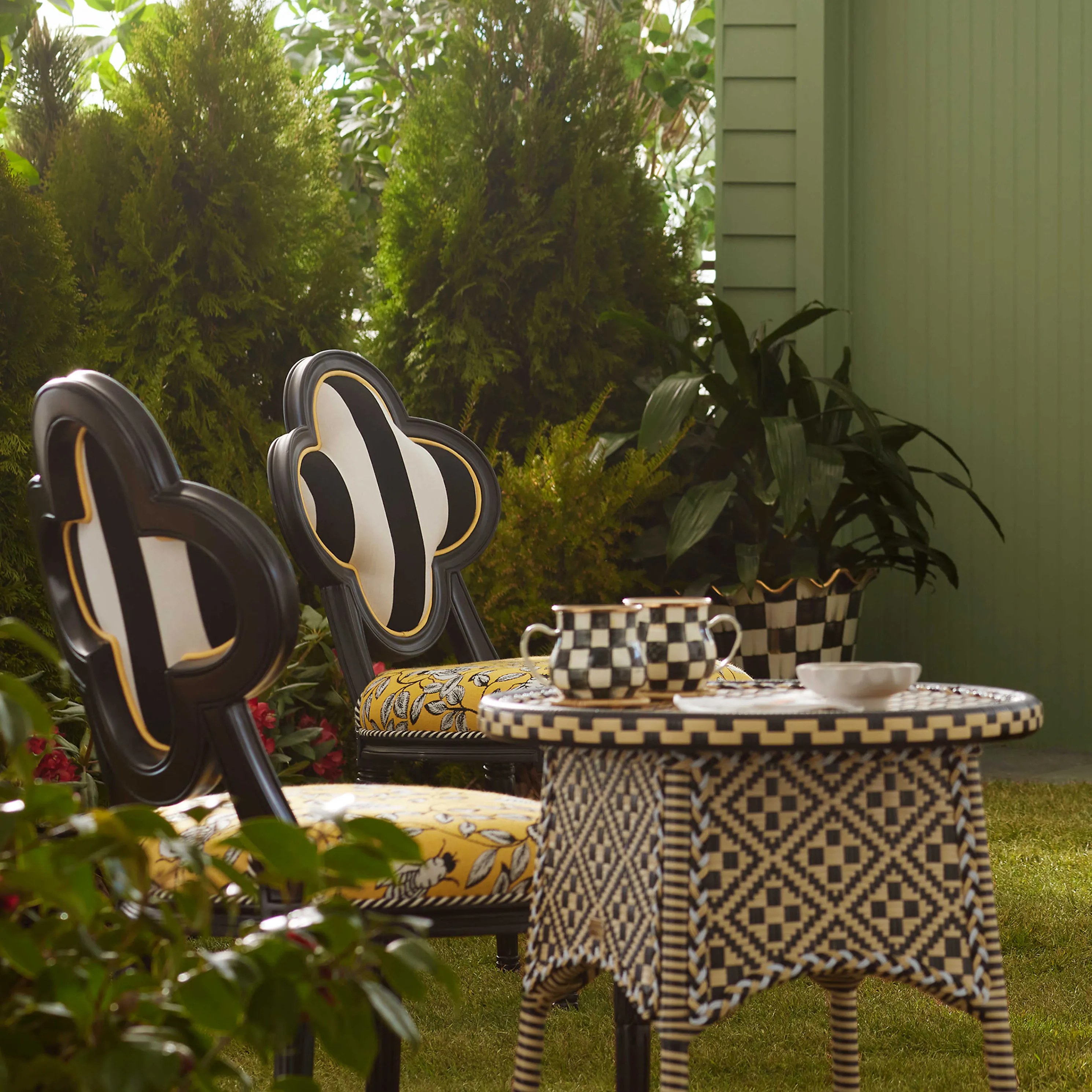 Queen Bee Outdoor Dining Chair