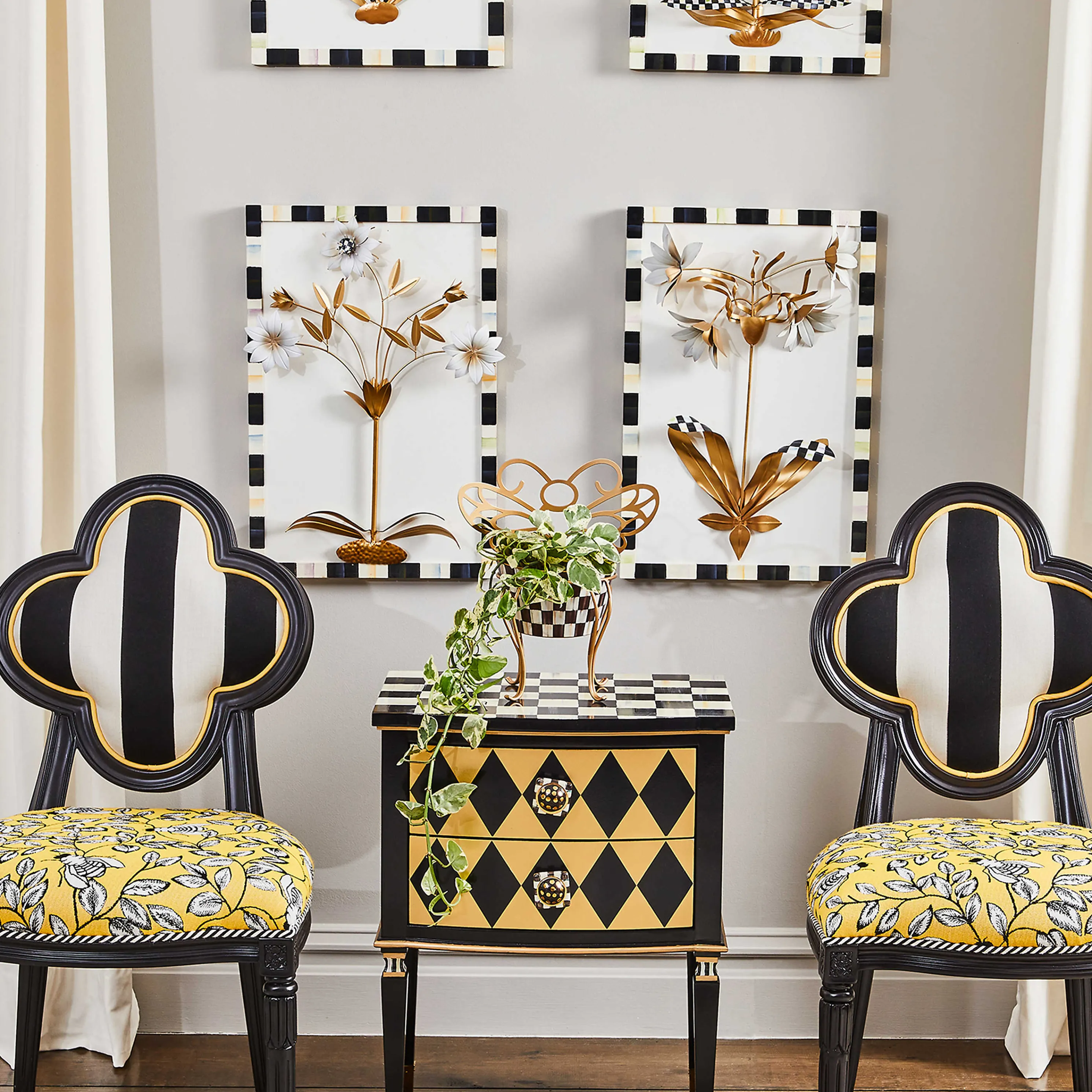 Queen Bee Plant Holder