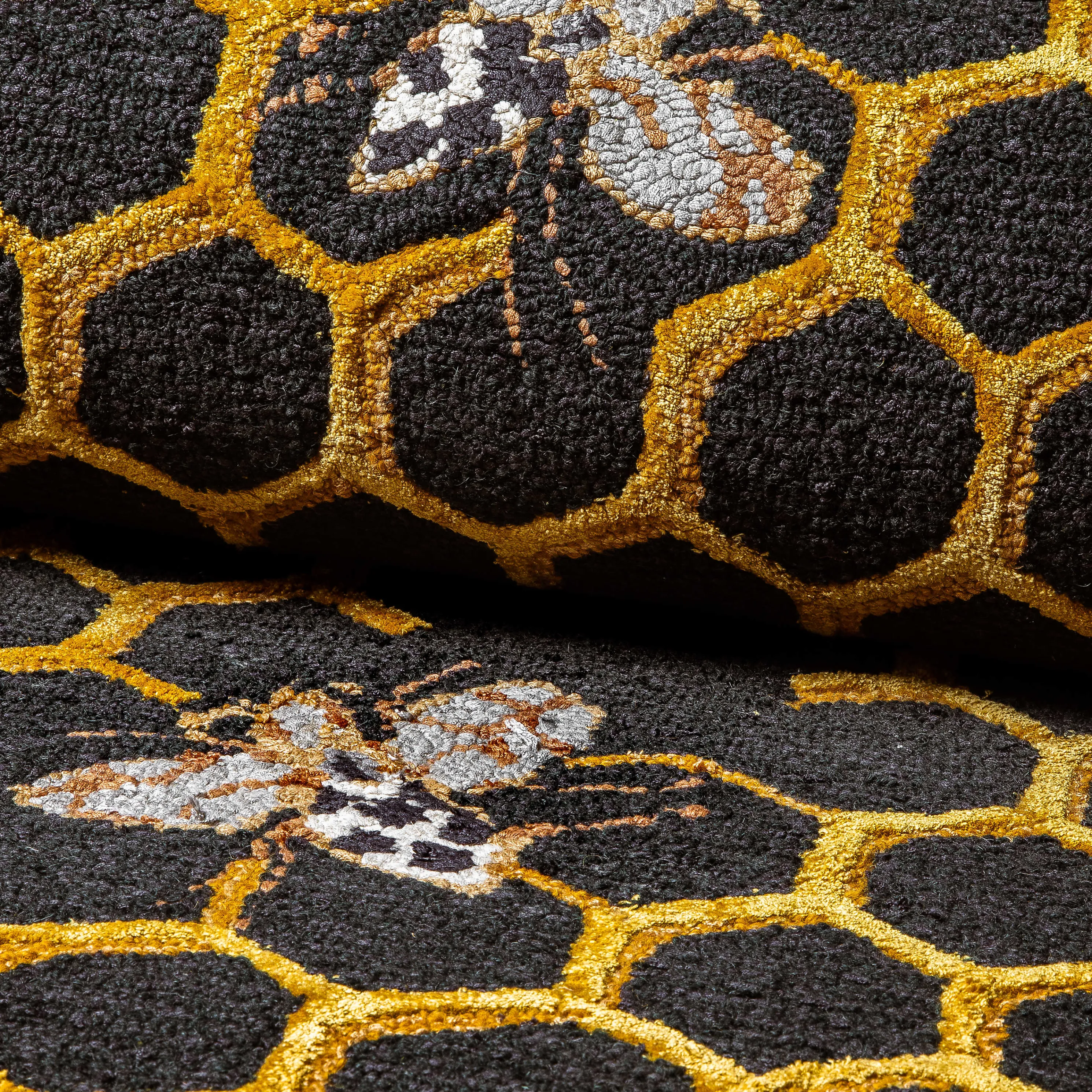 Queen Bee Rug - 5' X 8'