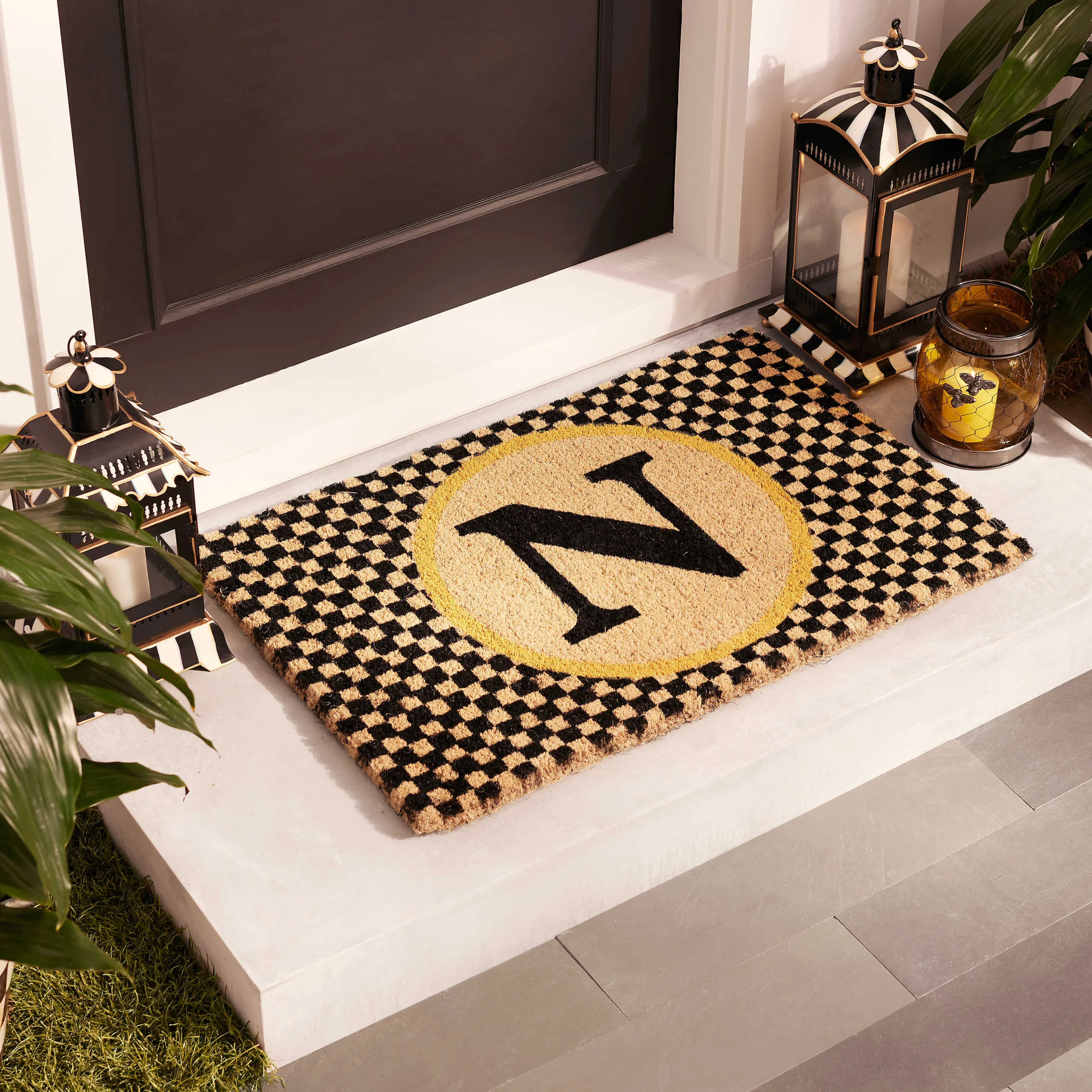 Single Letter Monogrammed Entrance Mat - N